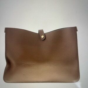 Cuyana System Laptop Sleeve 13-inch in Pebbled Leather EUC